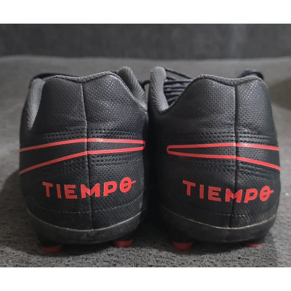 NikeJr Tiempo Legend 8 Club Soccer Cleats Black Crimson Youth Size 5Y AT5881-060